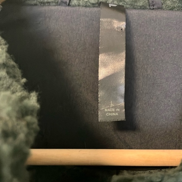 Fabletics Cozy Green Fleece Jacket with Black Accents - Picture 4 of 6